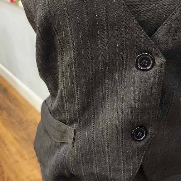 Odds n Evens Ruffle Back Vest. SIZE L - Picture 3 of 6